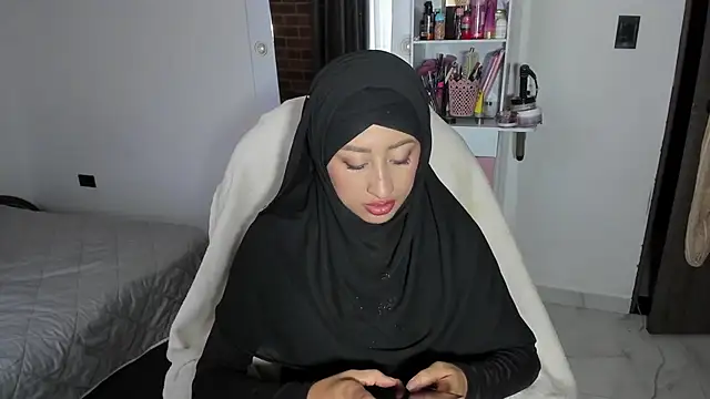 adila anich online show from 02/12/26, 10:20