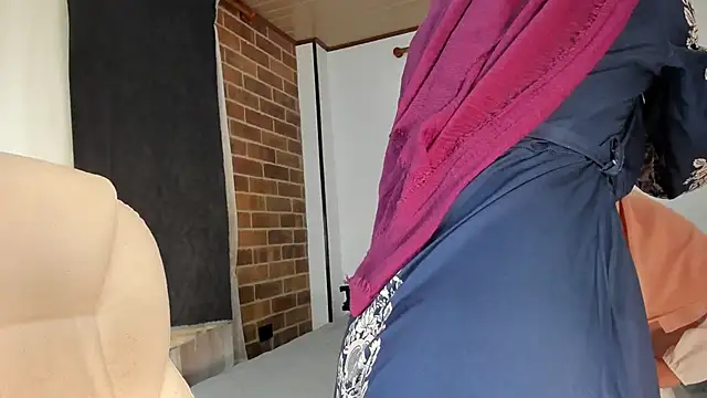 adila anich online show from 11/07/25, 11:30