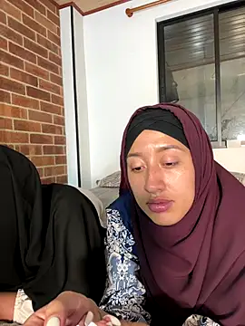 adila anich online show from 11/20/25, 11:03