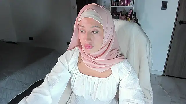 adila anich online show from 03/07/26, 01:01
