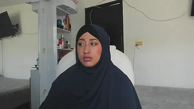 Snapshot of adila_anich chatting on 09/28/25, 08:38 adila anich online show from 09/28/25, 08:38