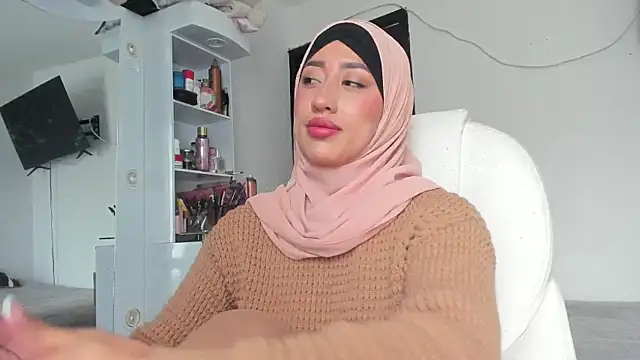 Snapshot of adila_anich chatting on 09/19/25, 06:34 adila anich online show from 09/19/25, 06:34