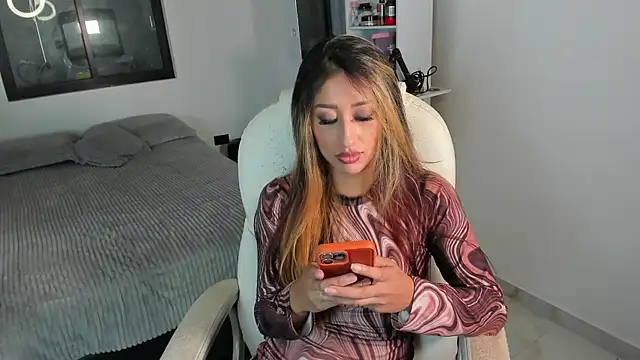 adila anich online show from 10/29/25, 09:47