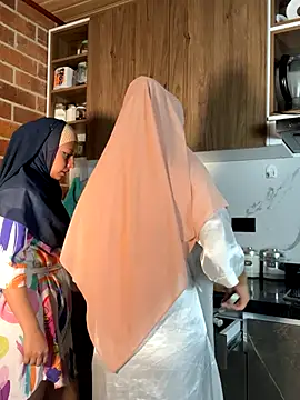 adila anich online show from 11/30/25, 03:18