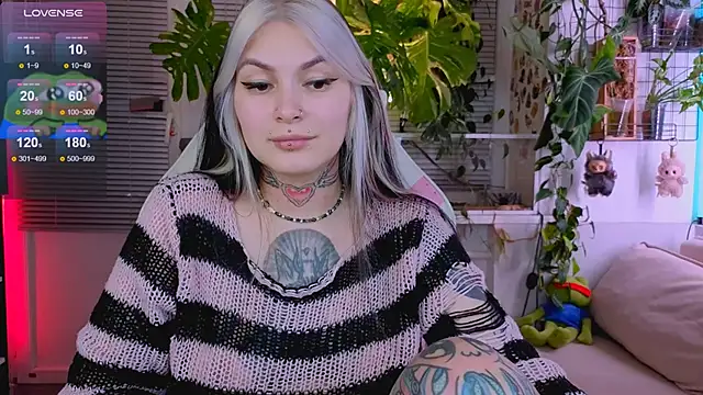 Snapshot of jelya_sg chatting on 10/27/25, 03:02 jelya sg online show from 10/27/25, 03:02