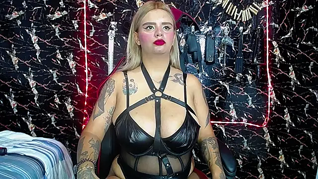 mia boobs hot online show from 10/25/25, 10:43