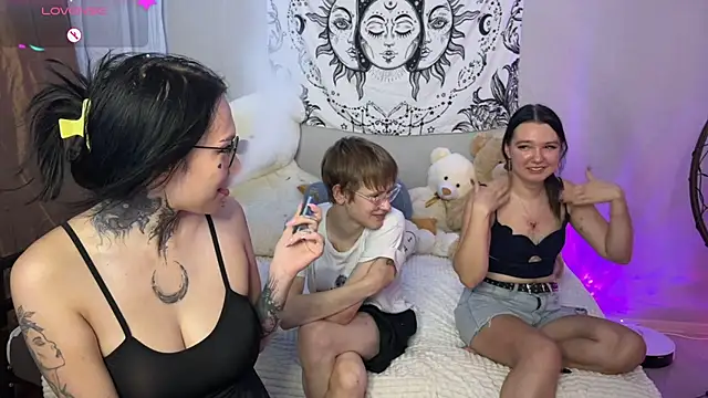 Laura Key online show from 07/27/26, 06:26