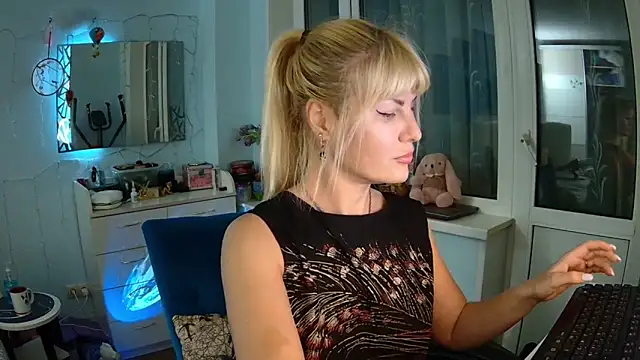 Snapshot of GlamSquirt chatting on 03/11/25, 04:18 GlamSquirt online show from 03/11/25, 04:18