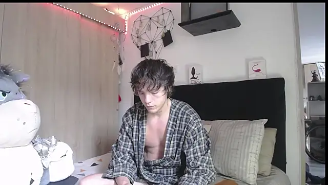 Santiago kiler online show from 04/16/26, 01:12