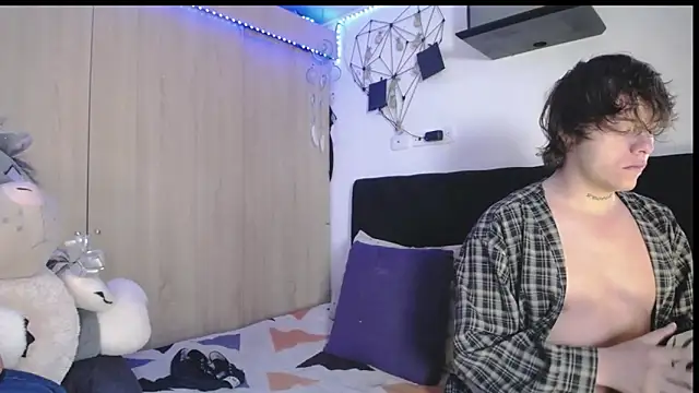 Snapshot of Santiago_kiler chatting on 05/20/26, 12:57 Santiago kiler online show from 05/20/26, 12:57