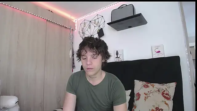 Santiago kiler online show from 03/13/26, 01:38