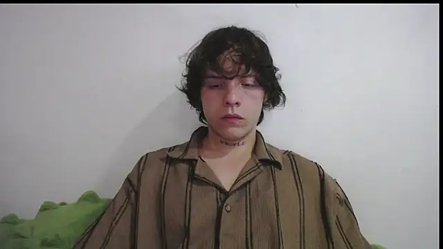 Snapshot of Santiago_kiler chatting on 06/16/26, 12:21 Santiago kiler online show from 06/16/26, 12:21