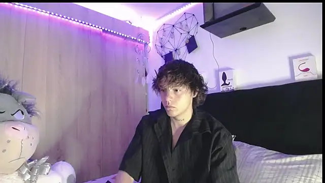 Santiago kiler online show from 04/15/26, 12:21