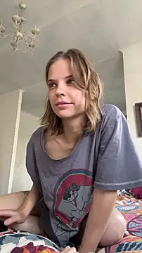 Snapshot of LeyaJohnson chatting on 10/08/25, 11:34 LeyaJohnson online show from 10/08/25, 11:34