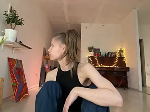 LeyaJohnson online show from 04/10/26, 12:01