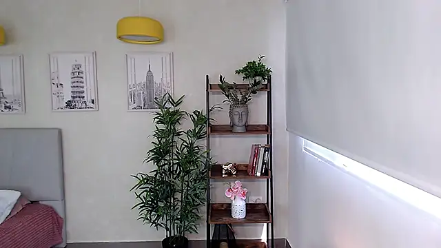 Snapshot of Sassy--Girl chatting on 02/17/25, 06:06 Sassy--Girl online show from 02/17/25, 06:06