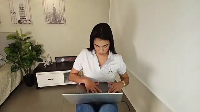 Sassy--Girl online show from 10/20/25, 06:19