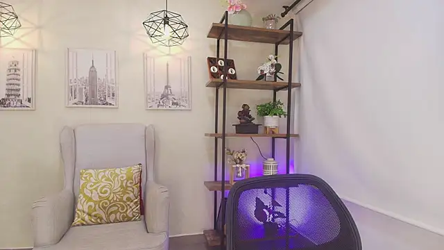 Sassy--Girl online show from 04/17/26, 06:22