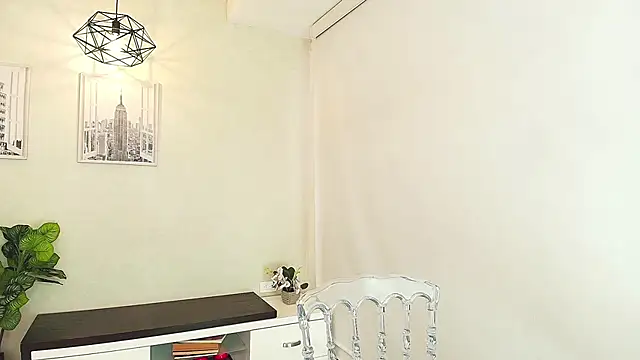 Snapshot of Sassy--Girl chatting on 09/18/25, 06:11 Sassy--Girl online show from 09/18/25, 06:11