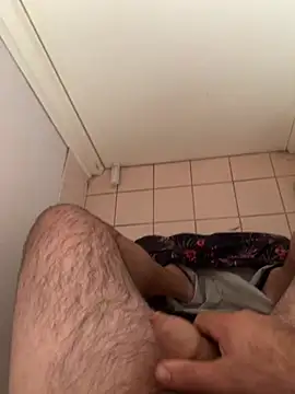 Snapshot of hairysmallcockguy chatting on 12/27/24, 06:03 hairysmallcockguy online show from 12/27/24, 06:03