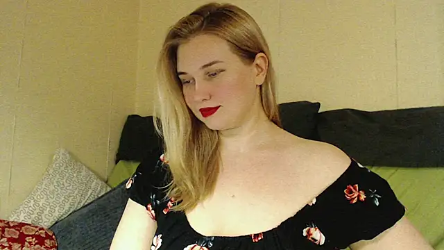 Snapshot of mmmPinUpGirl chatting on 10/12/25, 06:42 mmmPinUpGirl online show from 10/12/25, 06:42