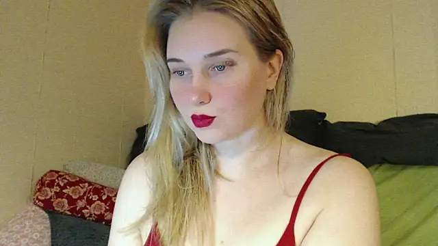 Snapshot of mmmPinUpGirl chatting on 10/18/25, 06:54 mmmPinUpGirl online show from 10/18/25, 06:54