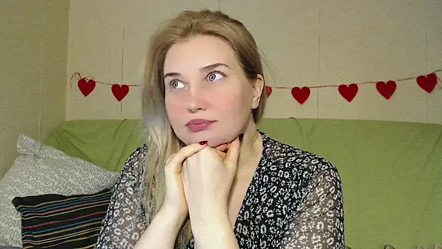 Snapshot of mmmPinUpGirl chatting on 04/30/26, 08:49 mmmPinUpGirl online show from 04/30/26, 08:49
