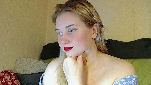 Snapshot of mmmPinUpGirl chatting on 10/19/25, 02:53 mmmPinUpGirl online show from 10/19/25, 02:53