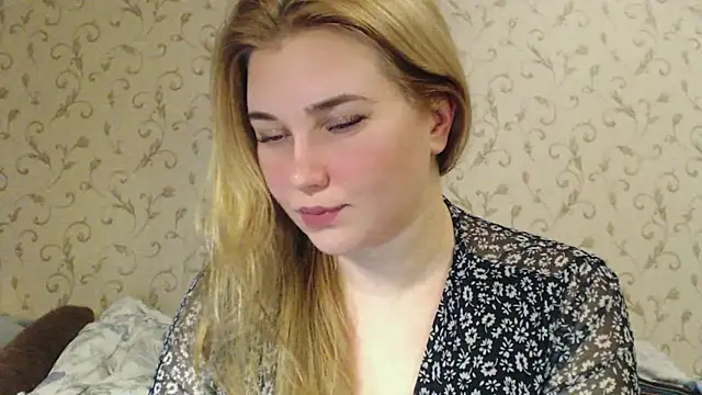 Snapshot of mmmPinUpGirl chatting on 03/01/25, 08:32 mmmPinUpGirl online show from 03/01/25, 08:32
