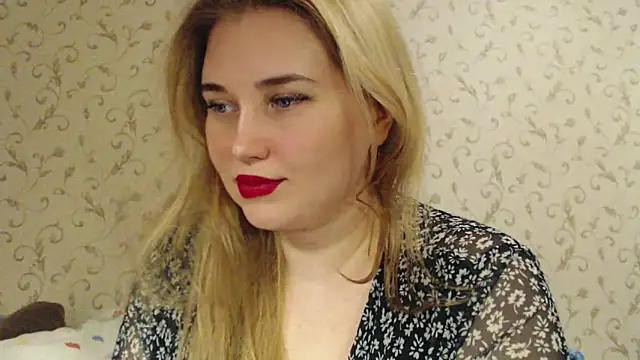 Snapshot of mmmPinUpGirl chatting on 02/26/25, 08:36 mmmPinUpGirl online show from 02/26/25, 08:36