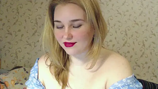 Snapshot of mmmPinUpGirl chatting on 03/22/25, 07:53 mmmPinUpGirl online show from 03/22/25, 07:53