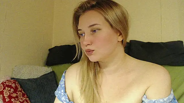 Snapshot of mmmPinUpGirl chatting on 10/17/25, 04:20 mmmPinUpGirl online show from 10/17/25, 04:20
