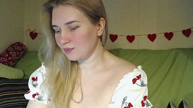 mmmPinUpGirl online show from 02/15/26, 11:31