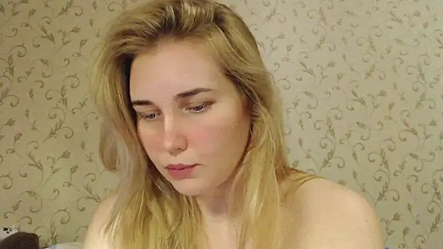 Snapshot of mmmPinUpGirl chatting on 09/15/25, 06:52 mmmPinUpGirl online show from 09/15/25, 06:52