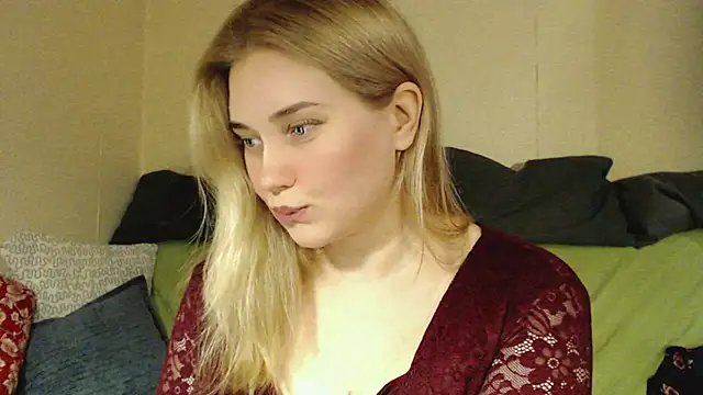 Snapshot of mmmPinUpGirl chatting on 10/01/25, 05:28 mmmPinUpGirl online show from 10/01/25, 05:28