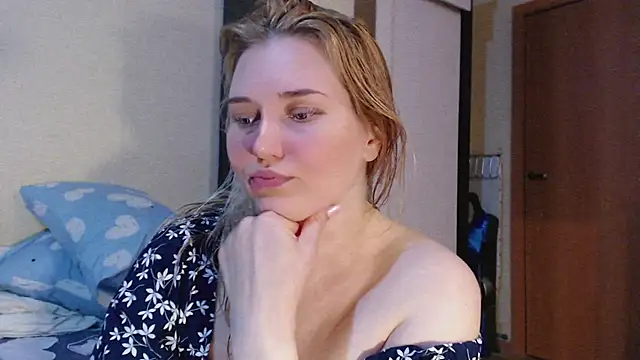 Snapshot of mmmPinUpGirl chatting on 06/20/26, 07:52 mmmPinUpGirl online show from 06/20/26, 07:52