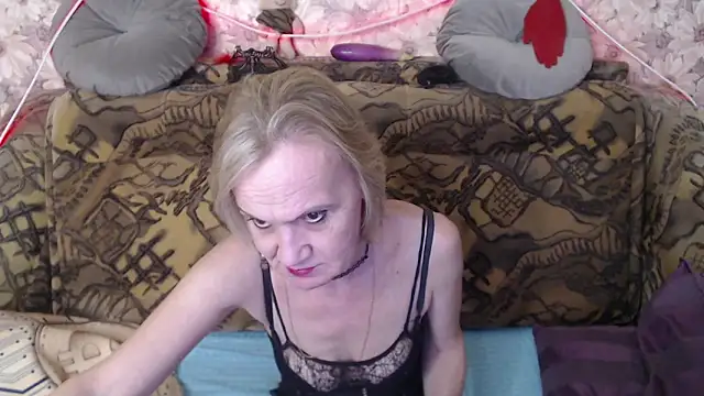 Snapshot of MissBekker chatting on 01/08/25, 08:29 MissBekker online show from 01/08/25, 08:29