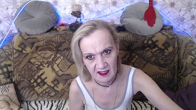 Snapshot of MissBekker chatting on 01/11/25, 08:43 MissBekker online show from 01/11/25, 08:43