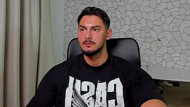 Snapshot of ClintMasters chatting on 11/18/25, 05:11 ClintMasters online show from 11/18/25, 05:11