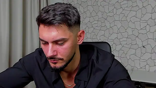 Snapshot of ClintMasters chatting on 10/15/25, 04:33 ClintMasters online show from 10/15/25, 04:33