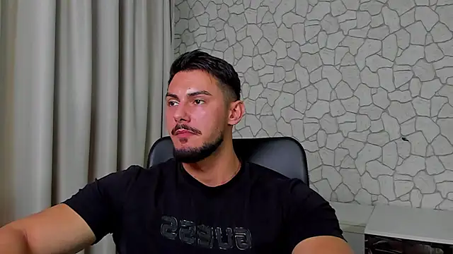 Snapshot of ClintMasters chatting on 10/21/25, 04:45 ClintMasters online show from 10/21/25, 04:45