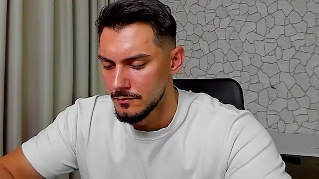 Snapshot of ClintMasters chatting on 09/26/25, 04:30 ClintMasters online show from 09/26/25, 04:30