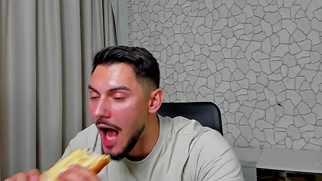 Snapshot of ClintMasters chatting on 10/10/25, 05:19 ClintMasters online show from 10/10/25, 05:19