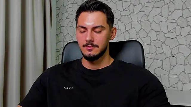 Snapshot of ClintMasters chatting on 09/17/25, 04:25 ClintMasters online show from 09/17/25, 04:25