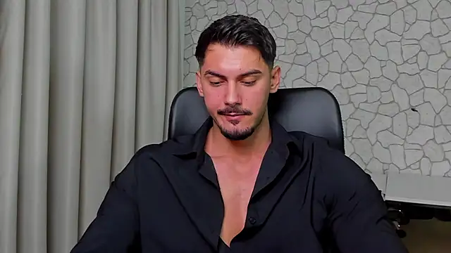 Snapshot of ClintMasters chatting on 12/17/25, 06:07 ClintMasters online show from 12/17/25, 06:07