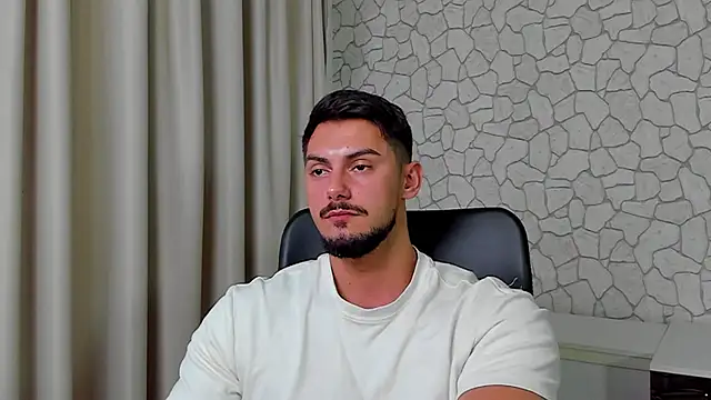 Snapshot of ClintMasters chatting on 10/22/25, 05:18 ClintMasters online show from 10/22/25, 05:18