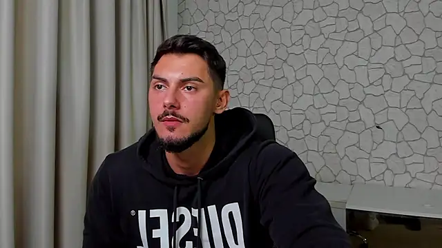 Snapshot of ClintMasters chatting on 10/14/25, 04:24 ClintMasters online show from 10/14/25, 04:24