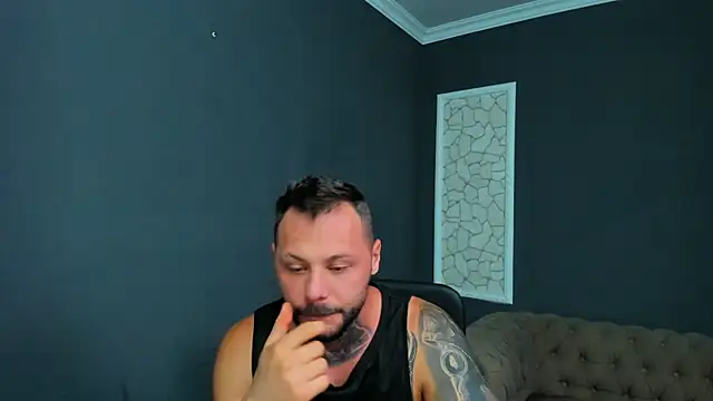 Snapshot of BrianHunts chatting on 07/05/26, 04:06 BrianHunts online show from 07/05/26, 04:06
