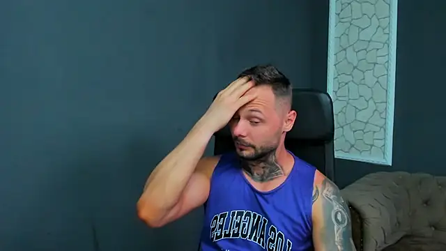 Snapshot of BrianHunts chatting on 06/19/26, 04:51 BrianHunts online show from 06/19/26, 04:51