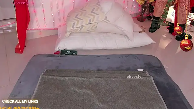 ohyesly  online show from 12/22/25, 10:04